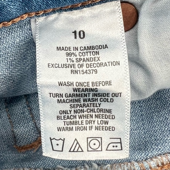 Aeropostale Distressed Cuffed Hem Low Rise Midi Jeans Shorts Size 10 Women’s - Picture 4 of 5